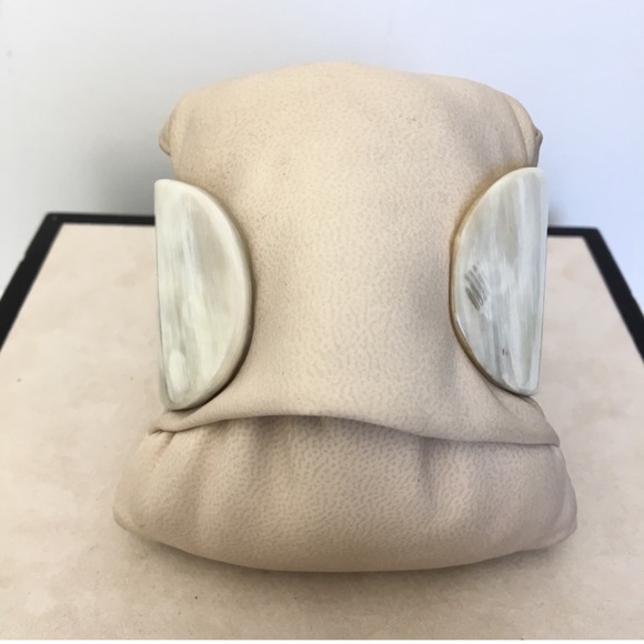 Buffalo Beige Horn w Black Onyx Center Embellished Rhinestone Cuff Bracelet - Picture 7 of 10